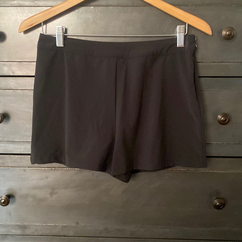 Loup Side Zip Black Shorts Size S